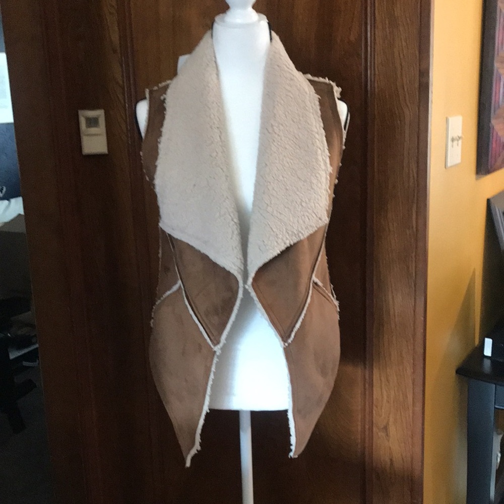 Sanctuary-cognac and beige faux suede rugged cut trim with padded lining. XS NWT